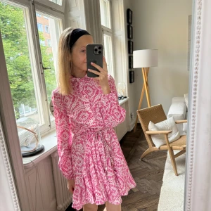 Sommarklänning från Zara - Aldrig använd klänning från Zara