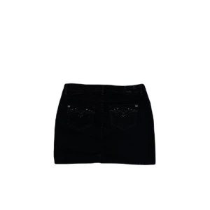 esprit denim jeanskjol - ursnygg 90-tals kjol, decor på bakfickorna. även en fin slit på baksidan, om man vill ha fler bilder är det bara att kontakta. storlek står it, passform är som M/L. 💗🪩