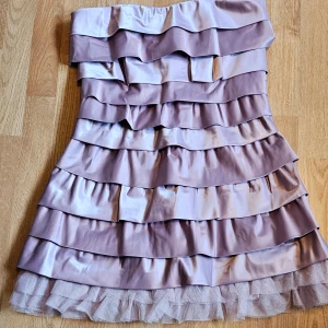 Festklänning - Kort tubklänning. Använd få tillfällen