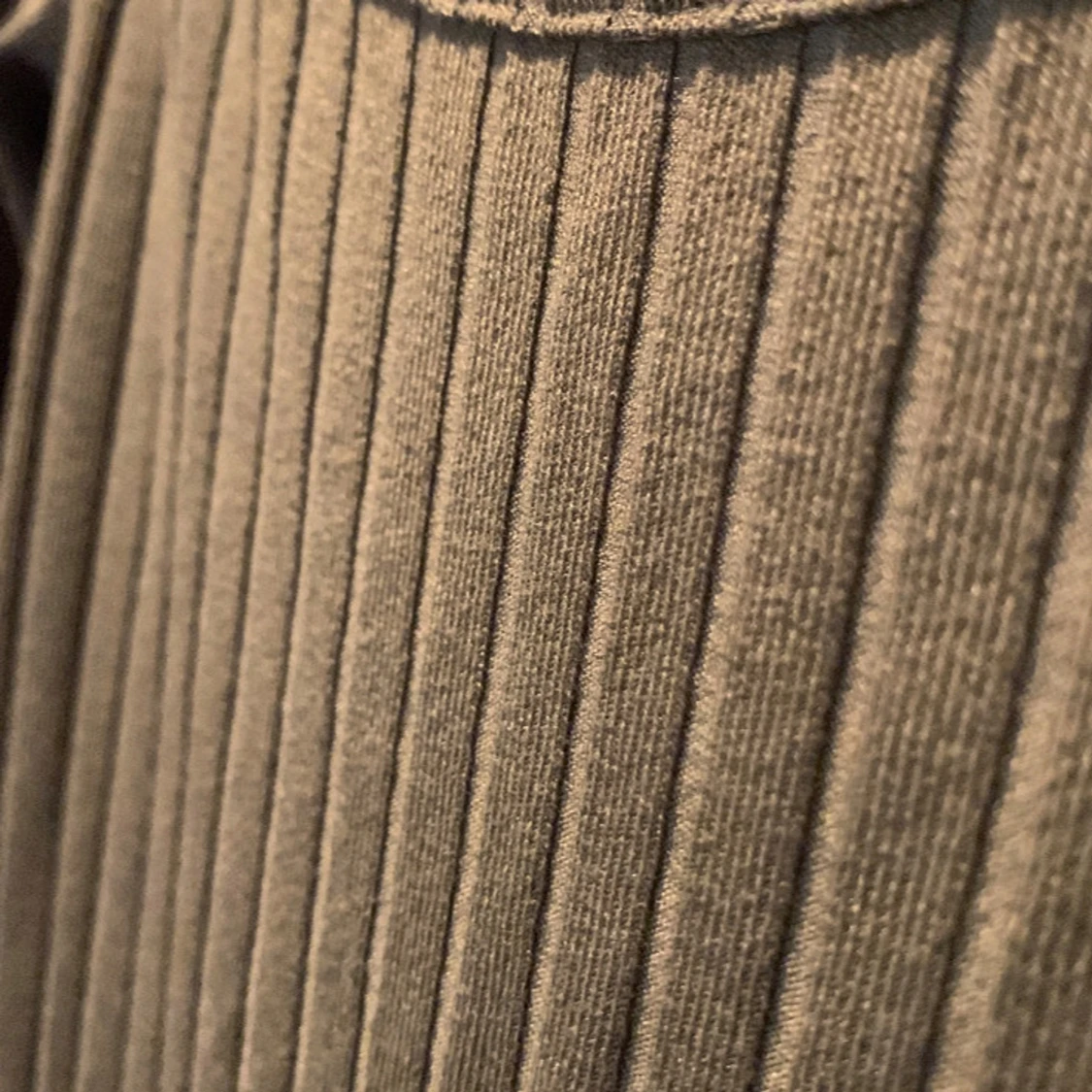 Mörk/olivgrön klänning från bikbok  - 93