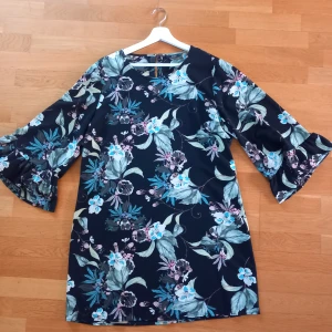 Klänning - Nyskick, trekvartsärm