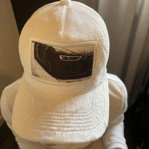 Blinglucid- keps - Säljer denna super coola Blinglucid keps. Den är aldrig använd och super basic och snygg. Kom privat för mer frågor eller bilder, priset går alltid att diskutera 🫶🏻