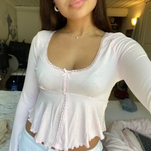 Gina tricot topp - En söt tröja från Gina Tricot, ny med prislapp kvar ❤️