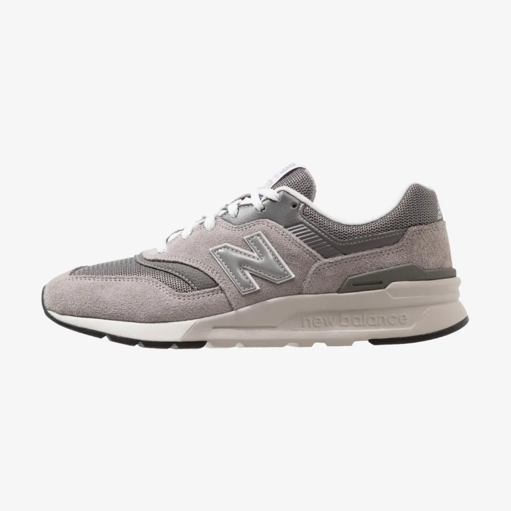 New Balance CM997 grå. Nypris: 1200:-. Skor.