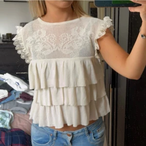 Volang tröha - Volang tröja ifrån zara, köptes för runt 350kr