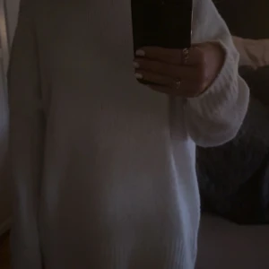 Vit stickad - Vit stickad från lager 157 storlek M. Väldigt fint skick