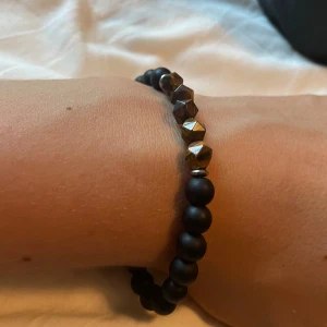 Armabnd - Säljer nu detta snygga armband, nästan aldrig använd, skriv för de minsta lilla 😀