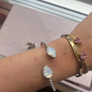 Caroline Svedbom armband - Säljer då jag inte använder silver smycken