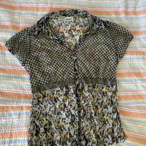  - genomskinlig blus från street one 