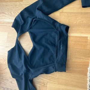 Gym topp xs - Från Myprotein. Använt skick. Nopprig och lite urtvättad. Öppen rygg.