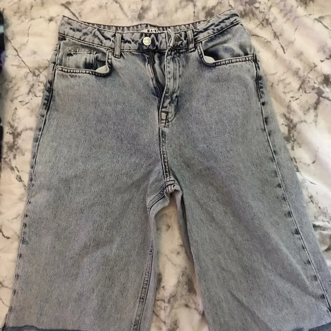 Ljusblå jeansshorts från NA-KD - 90