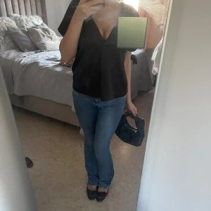 Bootcut jeans - Säljer dessa jätte snygga bootcut jeans från zara i storlek 34 som inte kommer till användning!