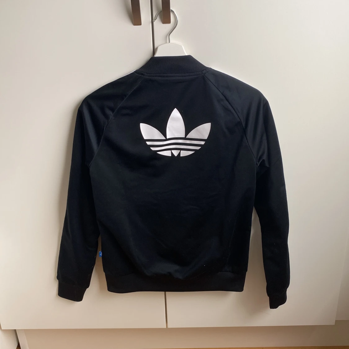 Svart Adidaskofta  - 93