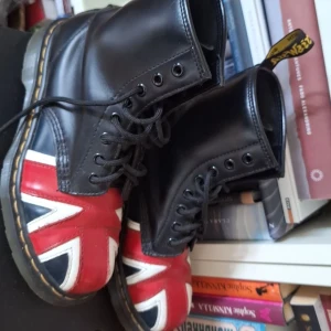 Dr martens - Dr martens i äkta skinn. Storlek 38 och i bra skick.