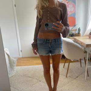 Jätte snygga lågmidjade jeansshorts💕💕💕