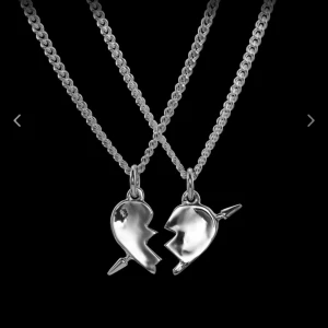 Maria Nilsdotter halsband - Säljer mitt Favvis halsband från Maria Nilsdotter eftersom jag vill köpa en annan💗💗