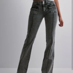 jenas - mycket bra skick, de är helt slutsålda på deras hemsida 