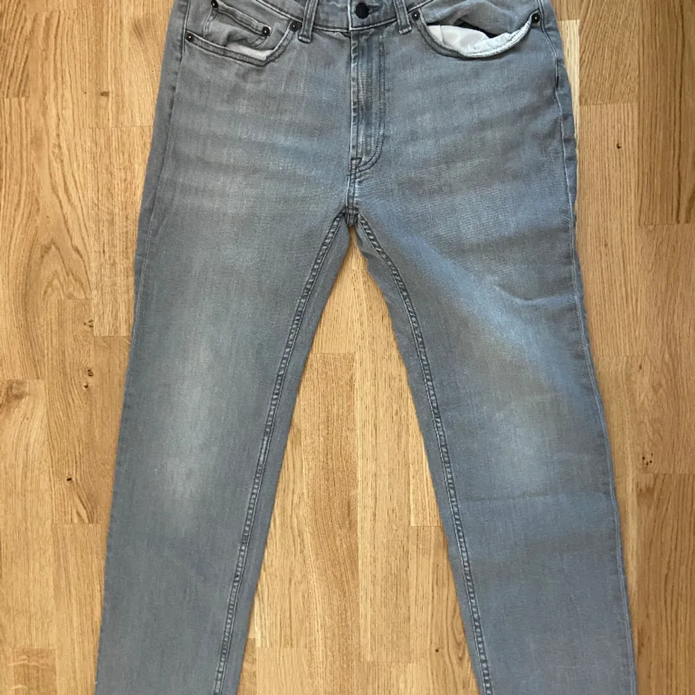 W33 L30. Stilrena gråa jeans ifrån dressmann . Jeans & Byxor.
