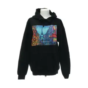 Svart hoddie från the cool elephant med ett snyggt tryck fram. Den är aldrig använd