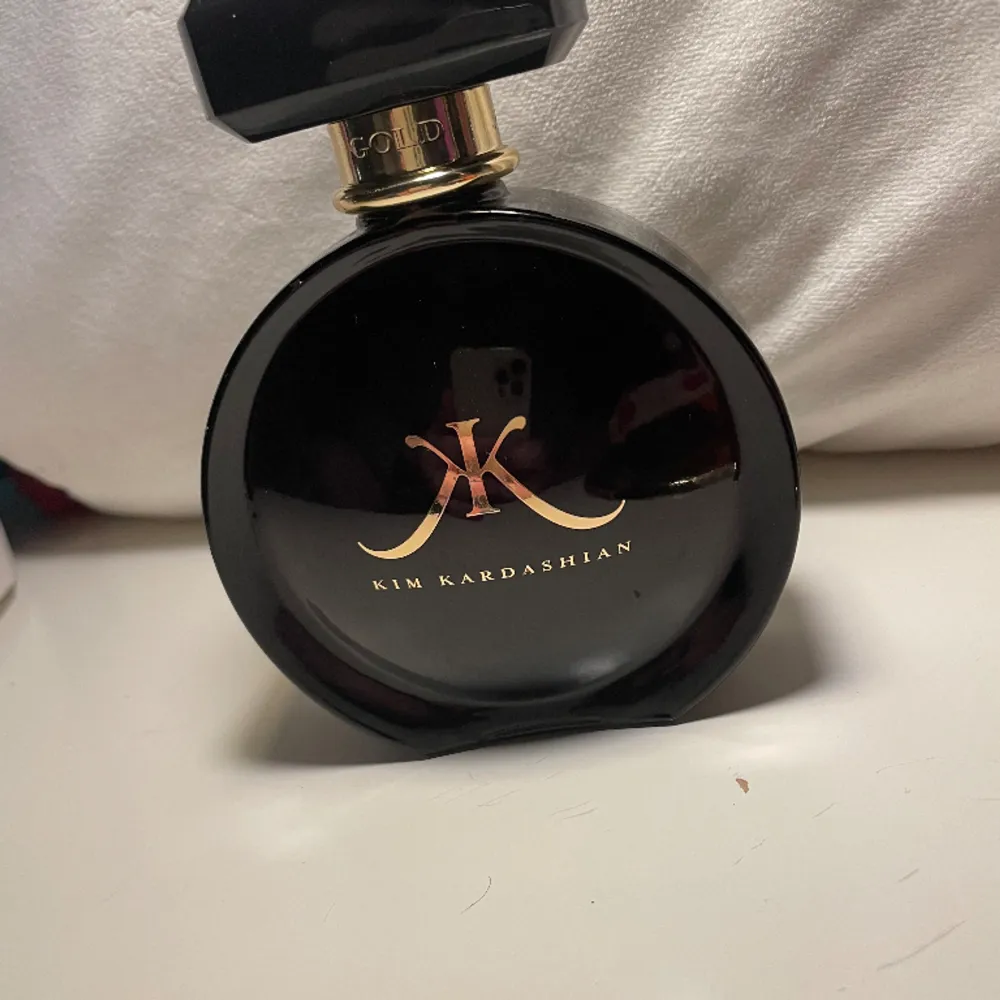 Kim Kardashian Gold parfym.  100 ml och Endast testad.   . Övrigt.