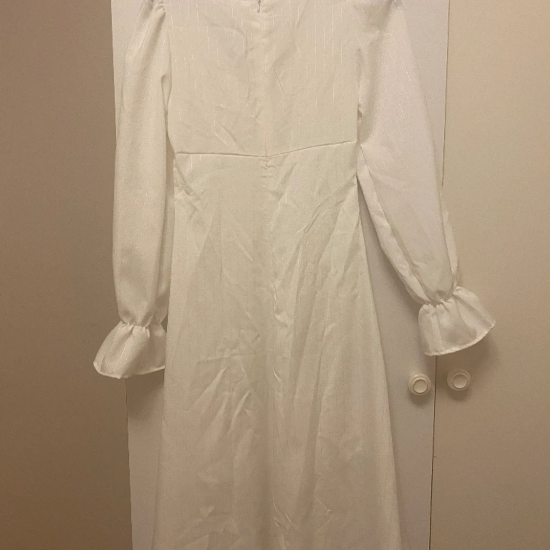 En vit lång klänning  - 91