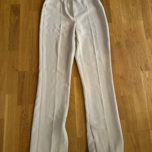 Kostymbyxor  - Kostymbyxor storlek xs, beiga mycket bra skick.