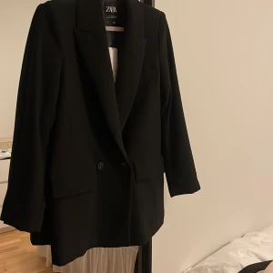 Kavaj - Svart kavaj från Zara endast testad! Storlek S, lappar kvar.