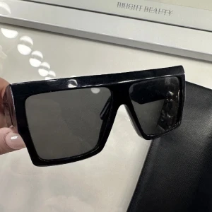 Celiné solglasögon  - Jätte fina fina & coola solglasögon från Celiné. Original priset ligger runt 3500. Äkta såklart 