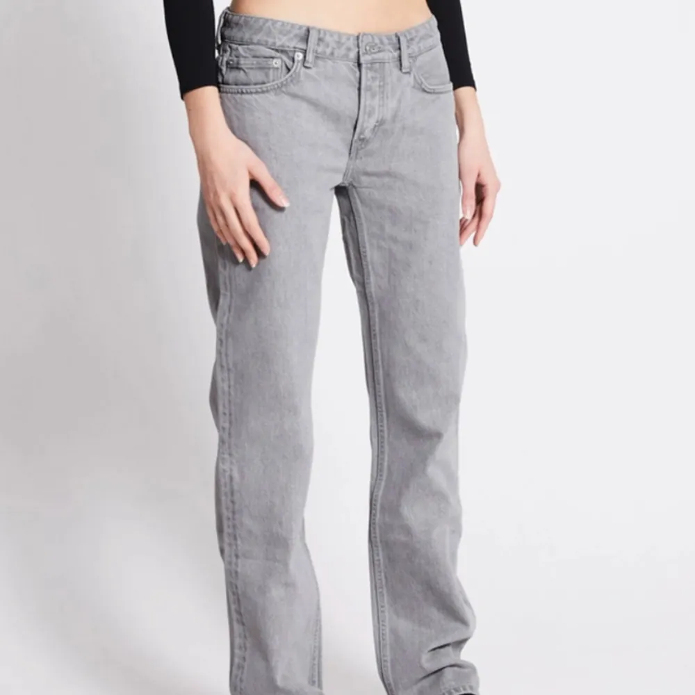 Ljusgråa jeans från lager 157, aldrig använda med lappen kvar, Skriv för egna bilder/funderingar. Jeans & Byxor.