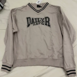 tröja  - säljer denna tröja med lapp kvar från daily paper 🥰