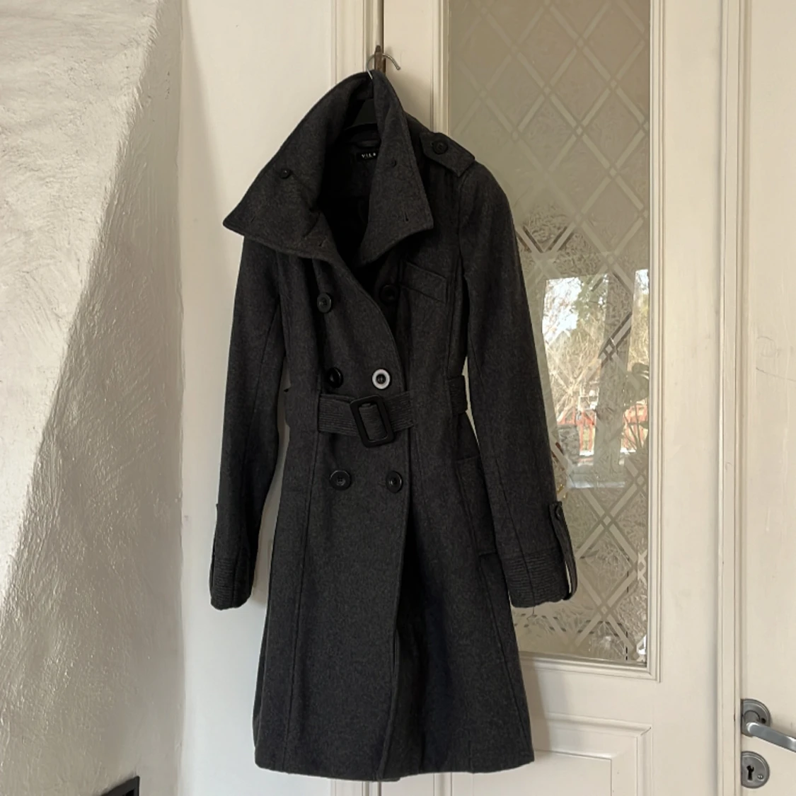 Ullkappa från Vila, mörkgrå med skärp, strl xs - 90