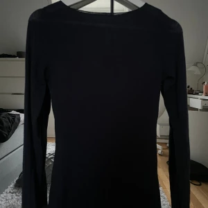 Intimissimi tröja  - Säljer denna jättefin mörkblå intimissimi tröja. Använd endast 1 gång.