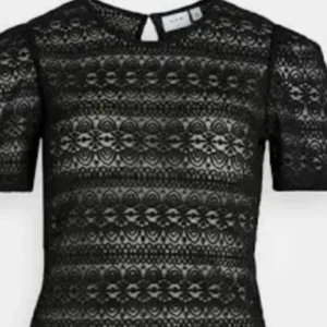 Spetströja - Svart Spetströja från VILA som inte kommer till nån användning 