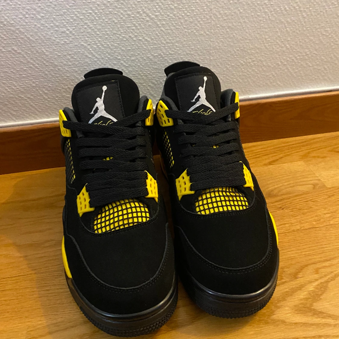 Jordan 4 yellow thunder  - 90