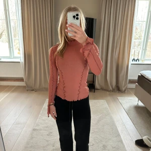 Topp - Säljer denna coola topp från Gina tricot då den inte kommer till användning. Använd ca 1 gång