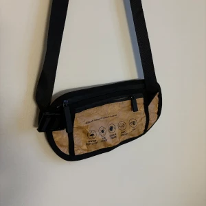 Waistbag - Waistbag som står emot allt!  Zooma på bilden