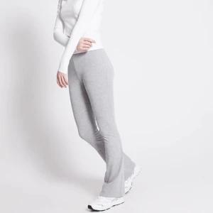 Yogapants  - Hej! Säljer 2 Yogapants från Lager157 då dem är lite stora för mig 😊 dem är avklippta och passar om man är under 160 cm! Jag säljer i både grå och svart 🤍 säljer för 40 kr /st elr båda för 70kr