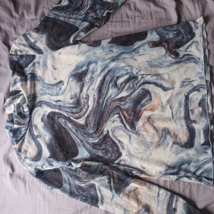 Genomskinlig tröja - I bra skick. Genomskinlig