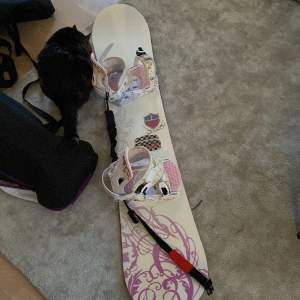 Riktigt fint skick snowboard. 142cm från märket Head. Bindningar ingår.