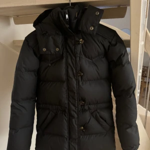 Alexandra down jacket xxxs - Alexandra down jacket xxxs men passar en normal xs/34   Sparsamt använd 