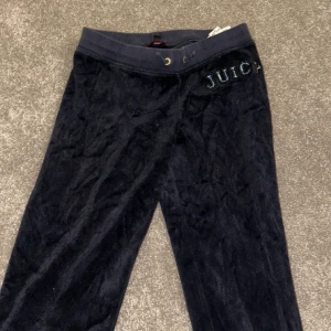 Juicy byxor  - Juicy byxor strl 14 men passar mig som har xs/s och är ca 162 ❤️❤️❤️❤️