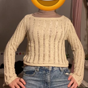 Tröja - Jättefin tröja som jag köpte på H&M i höstas! Bra skick, jag säljer den pga att jag inte använder den så mycket!
