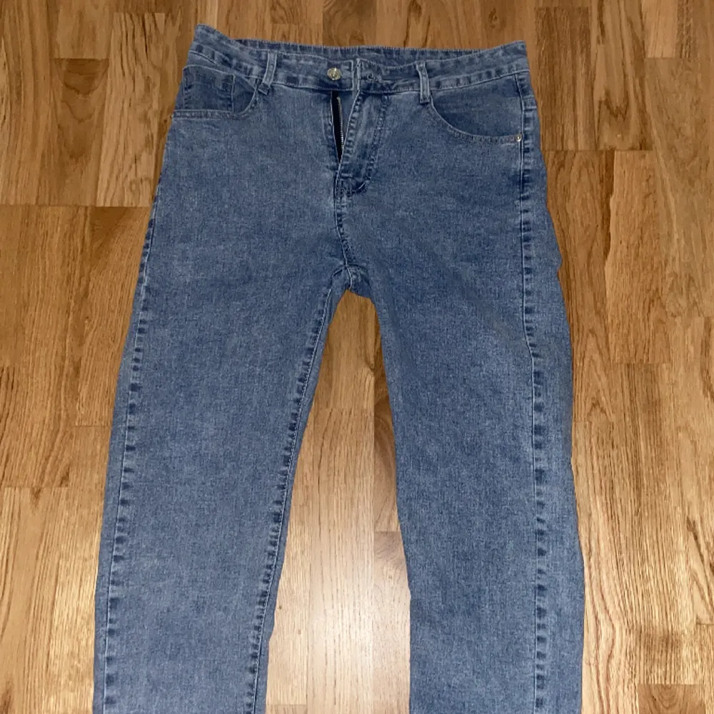 Helt oanvänd, skön och slim jeans. Size-30 A kopia . Jeans & Byxor.