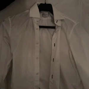 Vit skjorta - Vit skjorta