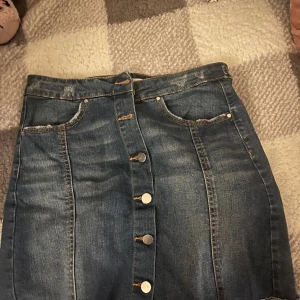 Kjol - Jeanskjol från Gina tricot 