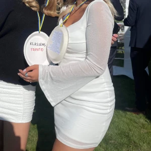 Klänning  - Köpte denna FINAAA tajta klänning från SHEIN för studenten, använt bara en gång. Älskar denna! 