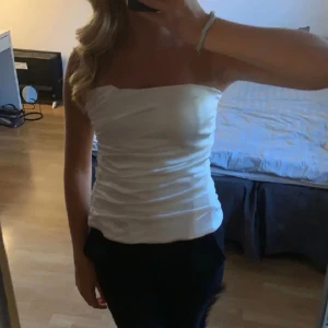 Satin korsett - INTE MINA BILDER 💗 Köpt här på plick men aldrig använt. Lappen sitter kvar, och det är bara att fråga om bilder 😙