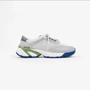Axel Arigato shoes  - Axel Arigato shoes (system runner)  Worn a few times, selling because they are too small) Like new.   Light grey with green and blue details.   European size 42  New price: around 2000 sek 