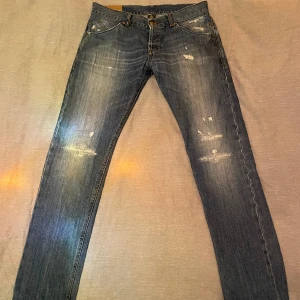 Dondup jeans - Säljer vidare ett par Dondup jeans efter att dem tyvärr inte passar mig!