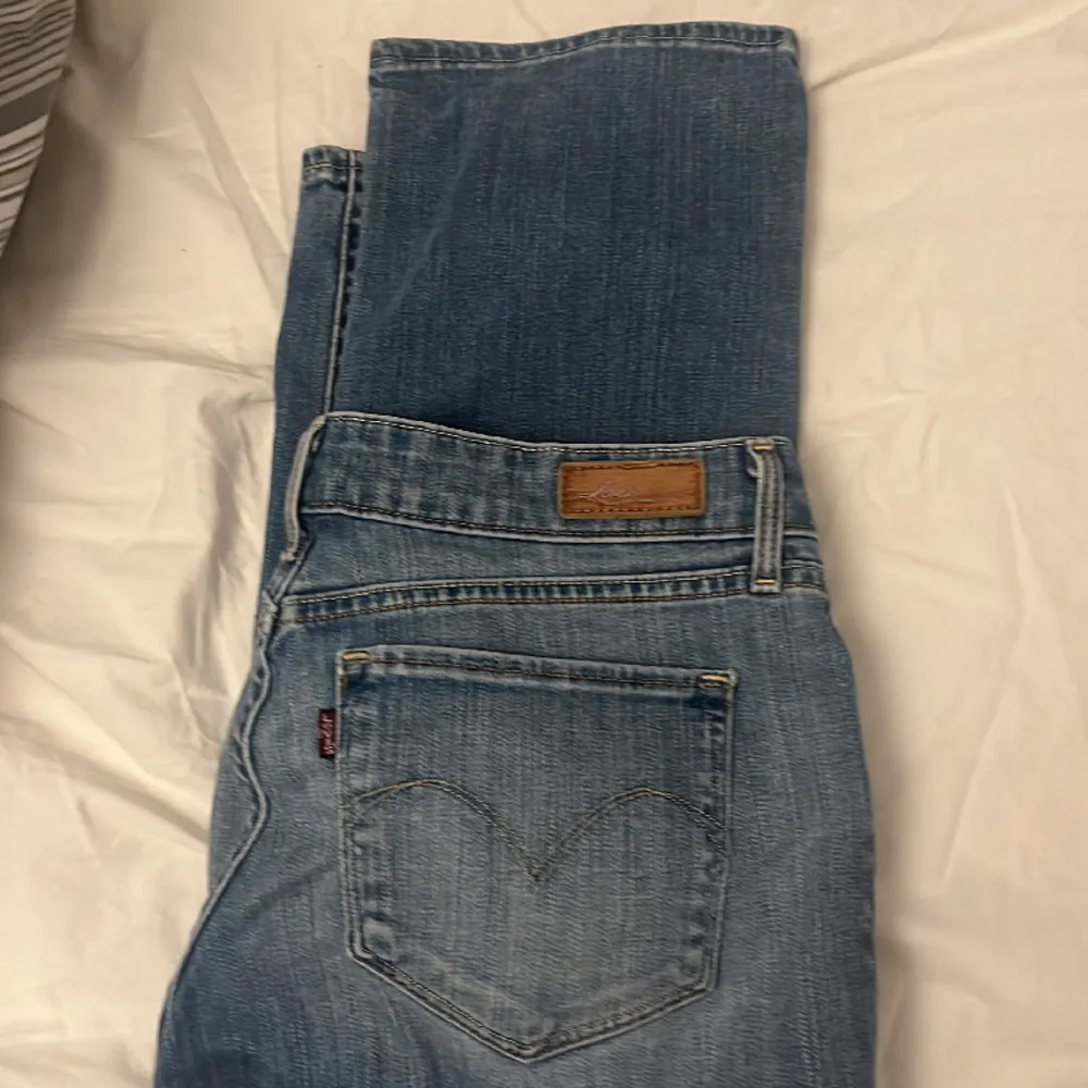20-s jeans! Storlek S/M💞💞 kan inte få på mig då de är för små. Jeans & Byxor.